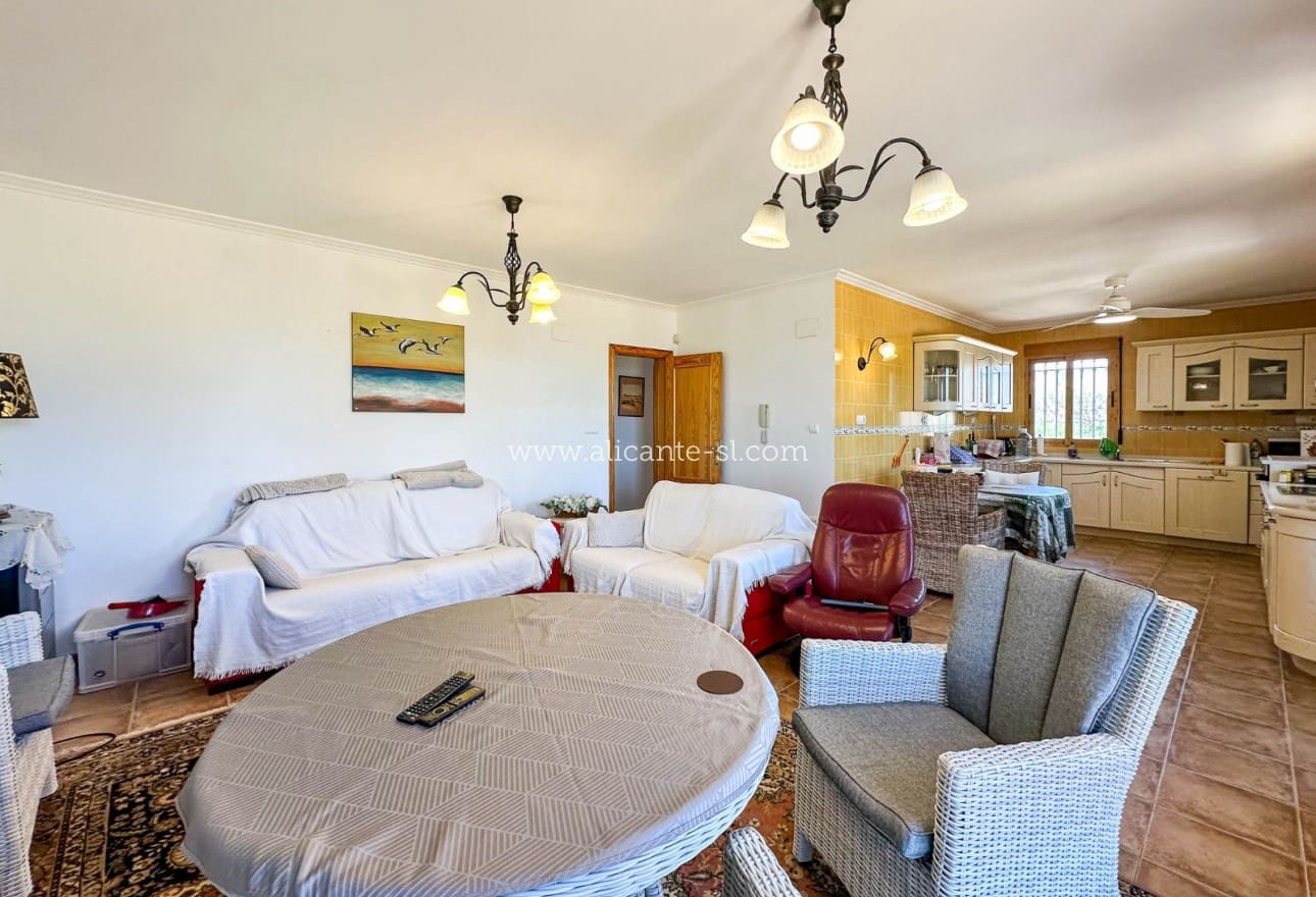 6 Zimmer Villa zu verkaufen in La Romana mit Pool - 765.000 € (Ref: 9739266)