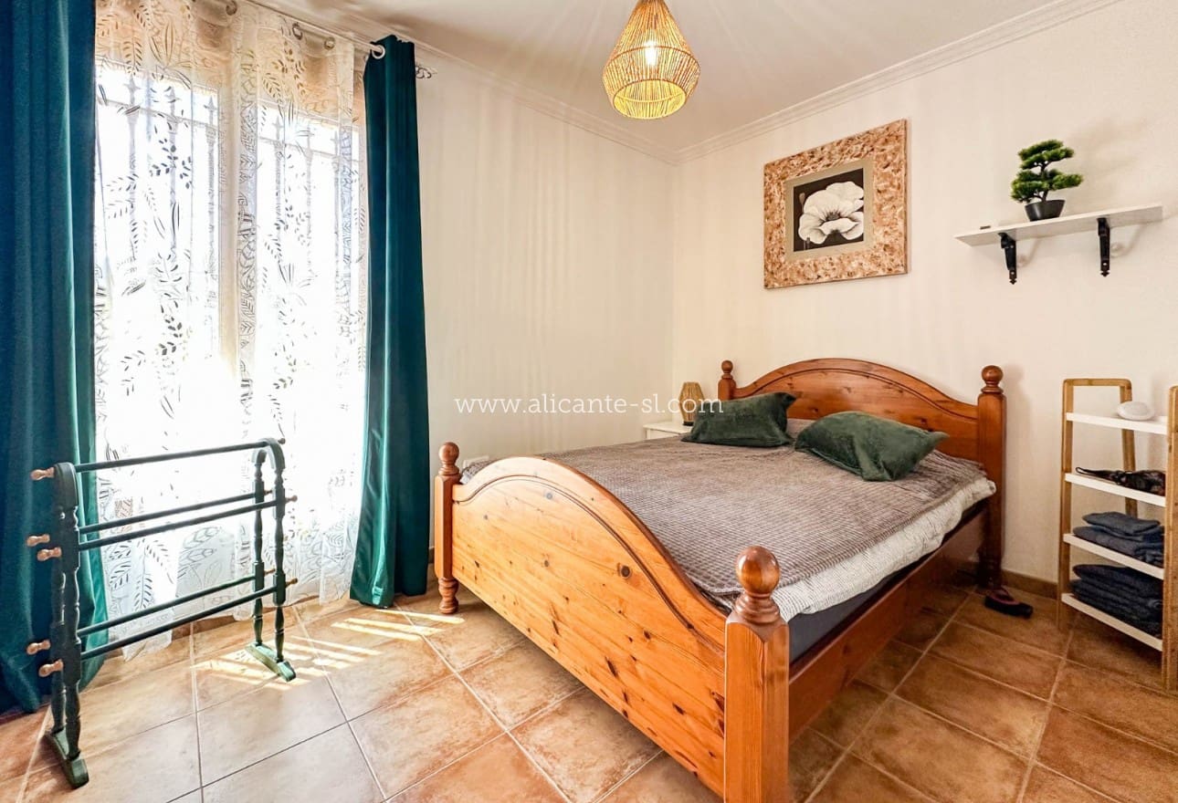 6 Zimmer Villa zu verkaufen in La Romana mit Pool - 765.000 € (Ref: 9739266)