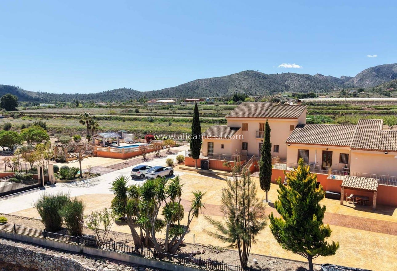 6 Zimmer Villa zu verkaufen in La Romana mit Pool - 765.000 € (Ref: 9739266)