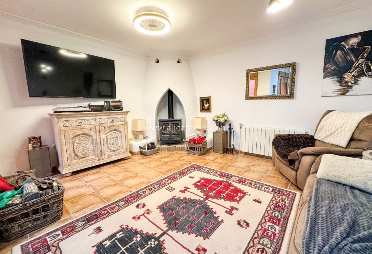 6 Zimmer Villa zu verkaufen in La Romana mit Pool - 765.000 € (Ref: 9739266)