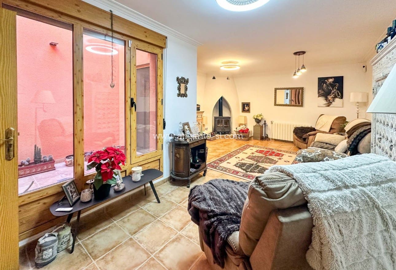 6 Zimmer Villa zu verkaufen in La Romana mit Pool - 765.000 € (Ref: 9739266)