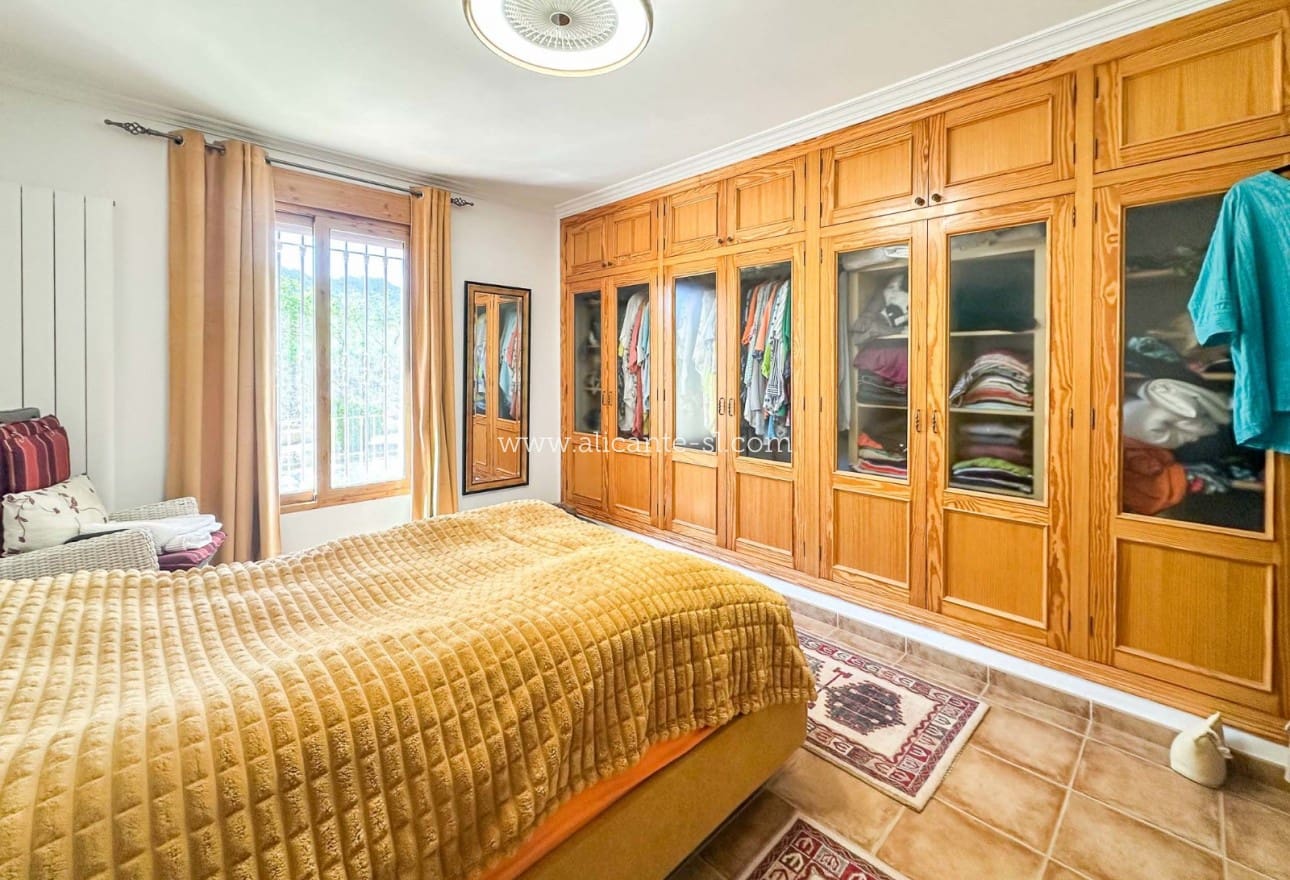 6 Zimmer Villa zu verkaufen in La Romana mit Pool - 765.000 € (Ref: 9739266)