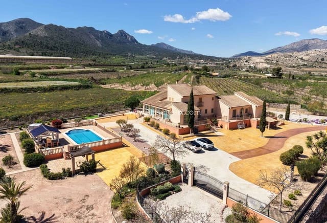 6 soveværelse Villa til salg i La Romana med swimmingpool - € 765.000 (Ref: 9739266)