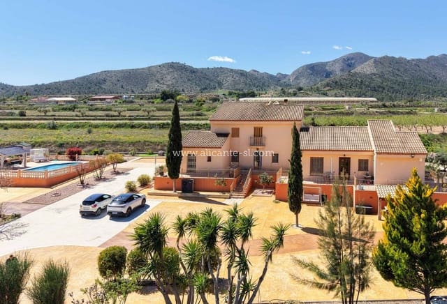 6 soveværelse Villa til salg i La Romana med swimmingpool - € 765.000 (Ref: 9739266)
