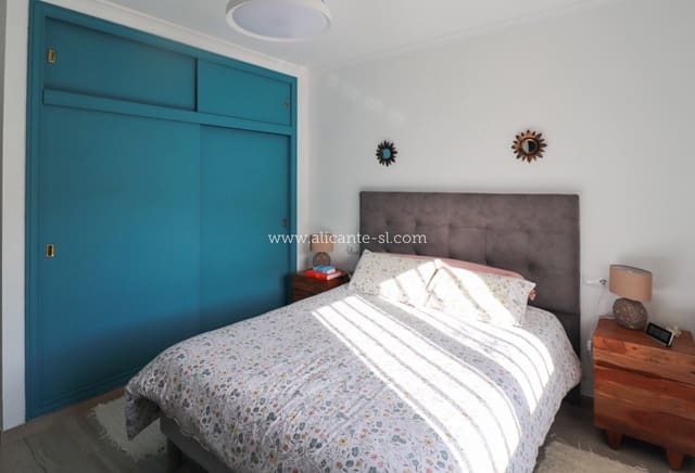 4 soveværelse Villa til salg i La Romana med swimmingpool - € 369.500 (Ref: 9816400)