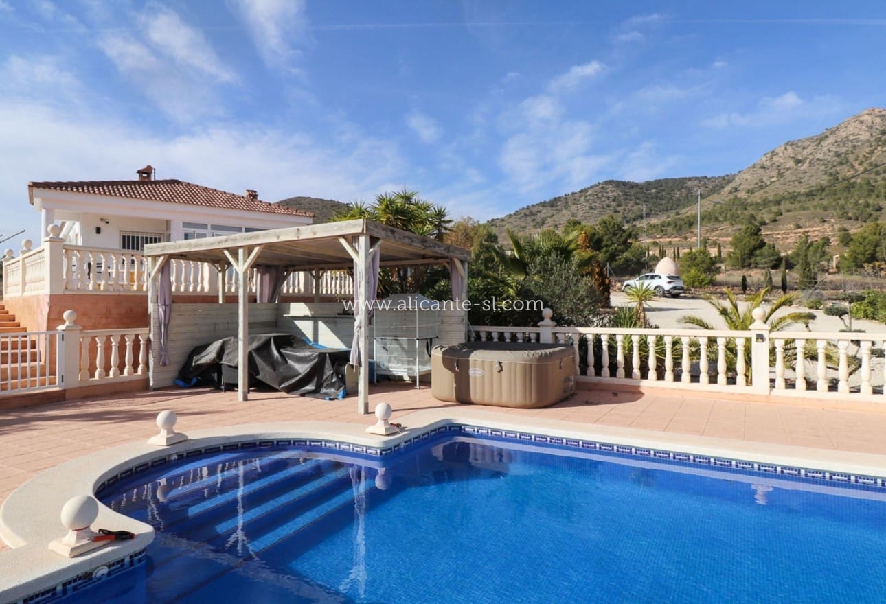 4 bedroom Villa for sale in La Romana with pool - € 369,500 (Ref: 9816400)
