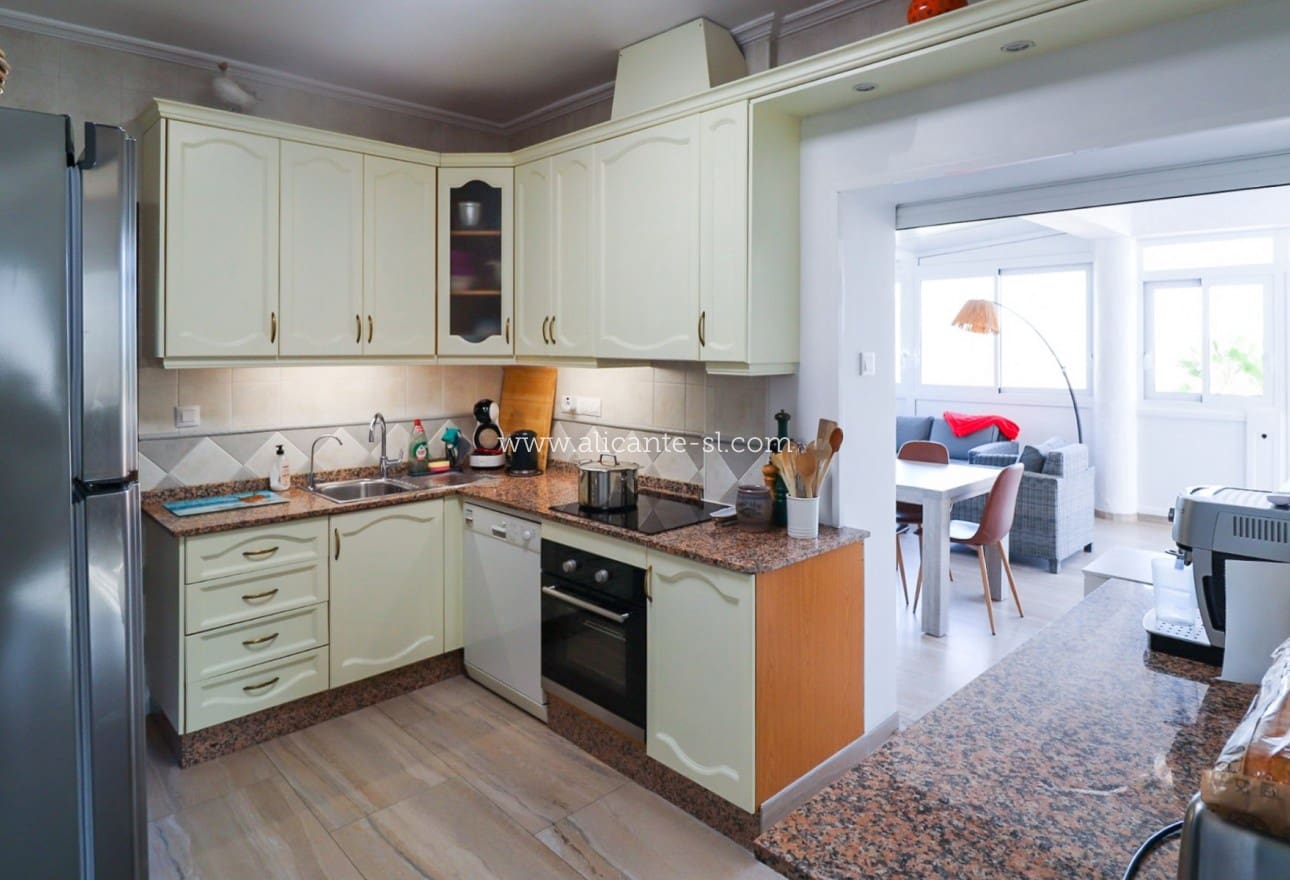 4 bedroom Villa for sale in La Romana with pool - € 369,500 (Ref: 9816400)