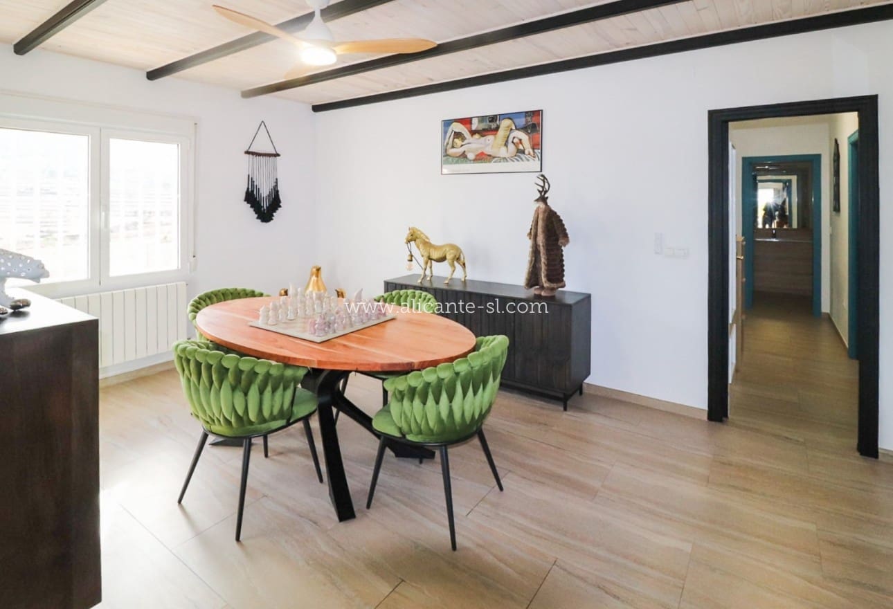 4 bedroom Villa for sale in La Romana with pool - € 369,500 (Ref: 9816400)