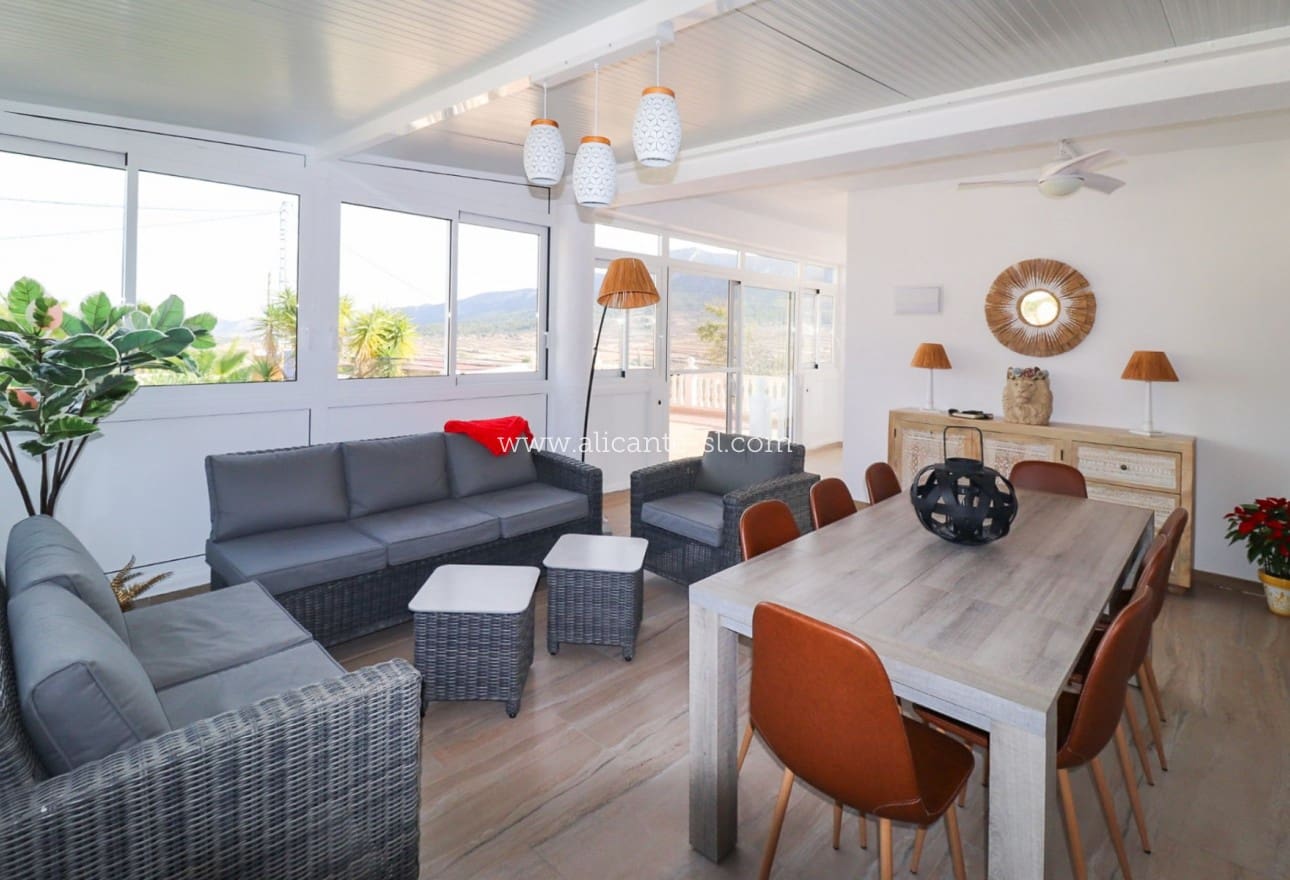 4 bedroom Villa for sale in La Romana with pool - € 369,500 (Ref: 9816400)