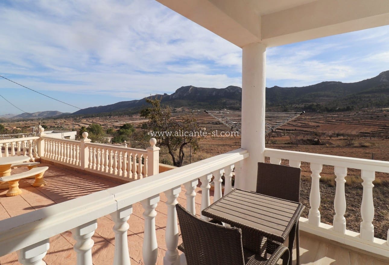 4 bedroom Villa for sale in La Romana with pool - € 369,500 (Ref: 9816400)