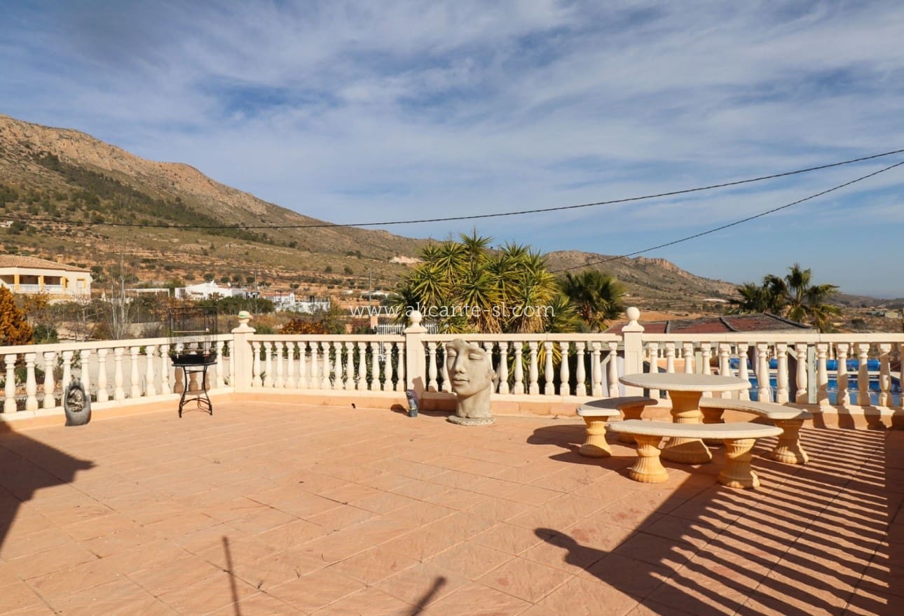 4 bedroom Villa for sale in La Romana with pool - € 369,500 (Ref: 9816400)