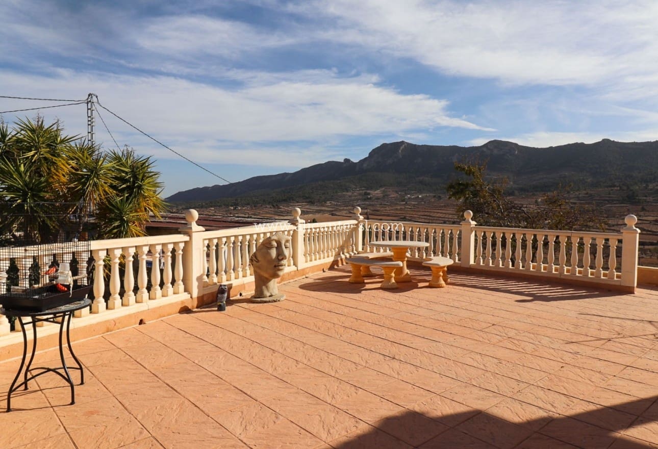 4 bedroom Villa for sale in La Romana with pool - € 369,500 (Ref: 9816400)