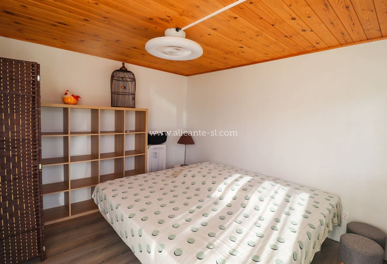 4 bedroom Villa for sale in La Romana with pool - € 369,500 (Ref: 9816400)