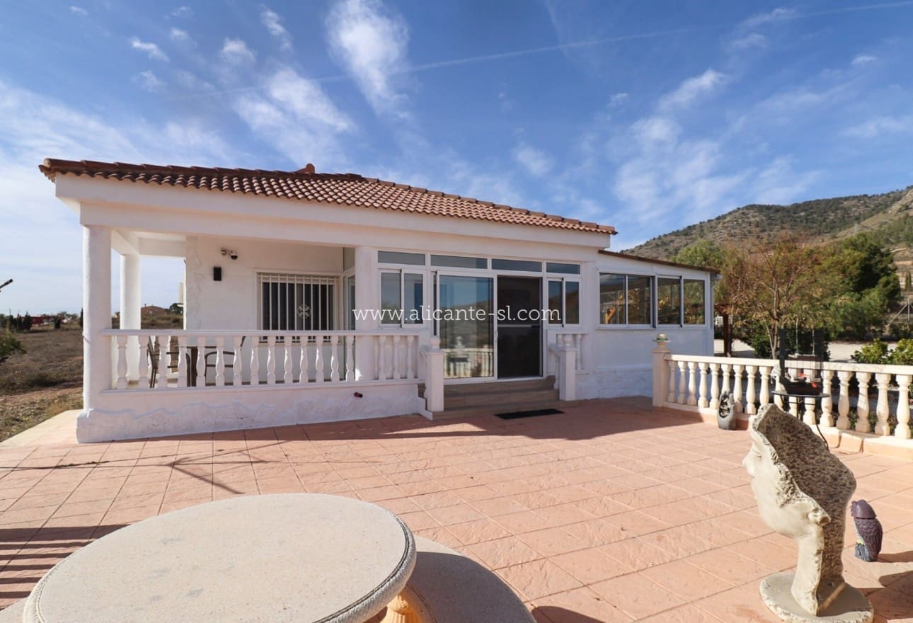 4 bedroom Villa for sale in La Romana with pool - € 369,500 (Ref: 9816400)
