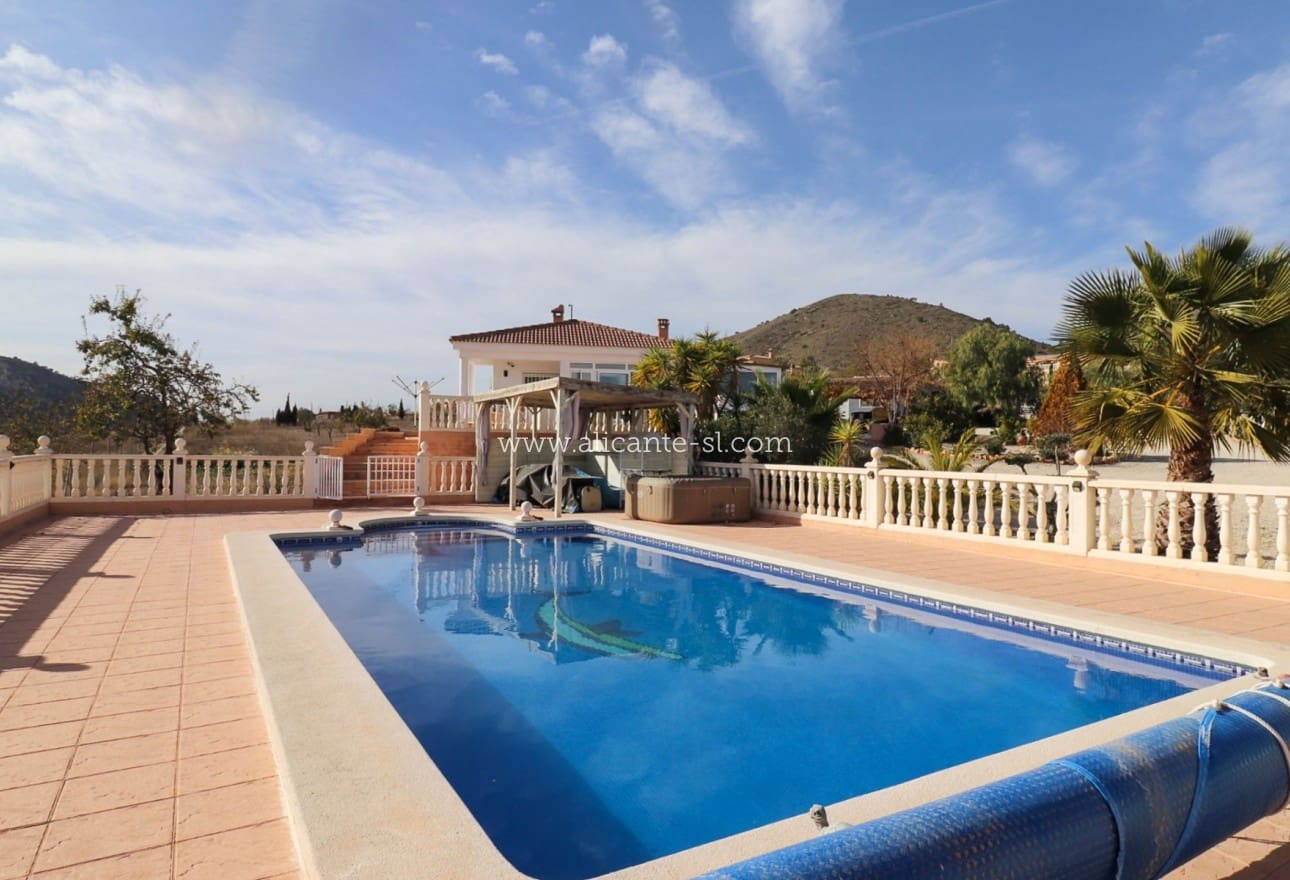 4 bedroom Villa for sale in La Romana with pool - € 369,500 (Ref: 9816400)