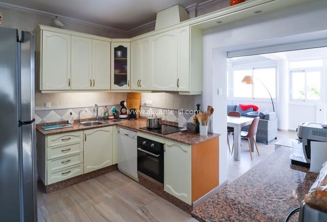 4 soveværelse Villa til salg i La Romana med swimmingpool - € 369.500 (Ref: 9816400)