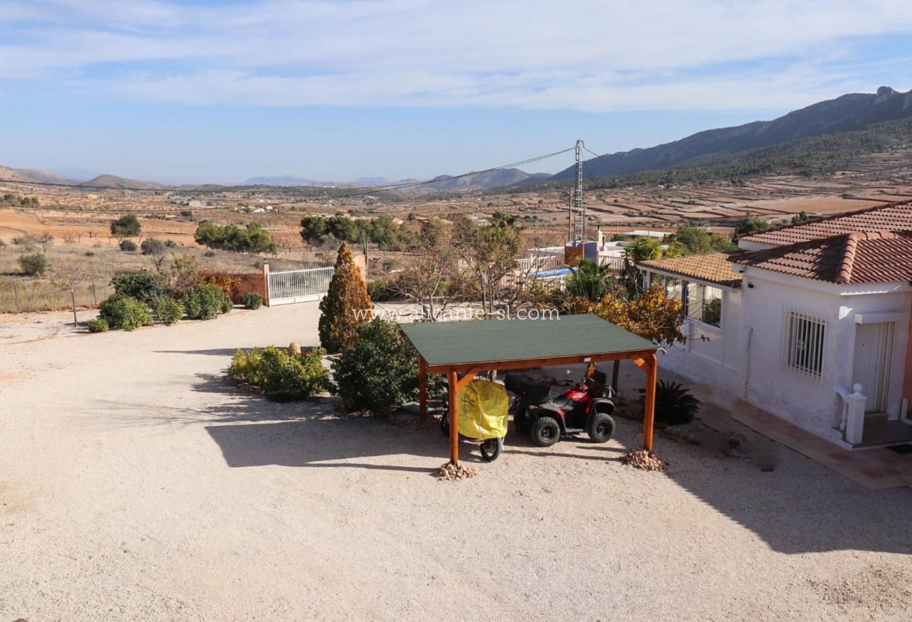 4 bedroom Villa for sale in La Romana with pool - € 369,500 (Ref: 9816400)