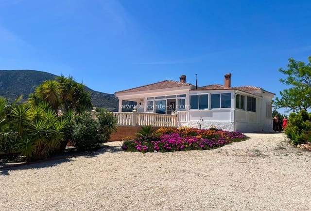 4 soveværelse Villa til salg i La Romana med swimmingpool - € 369.500 (Ref: 9816400)
