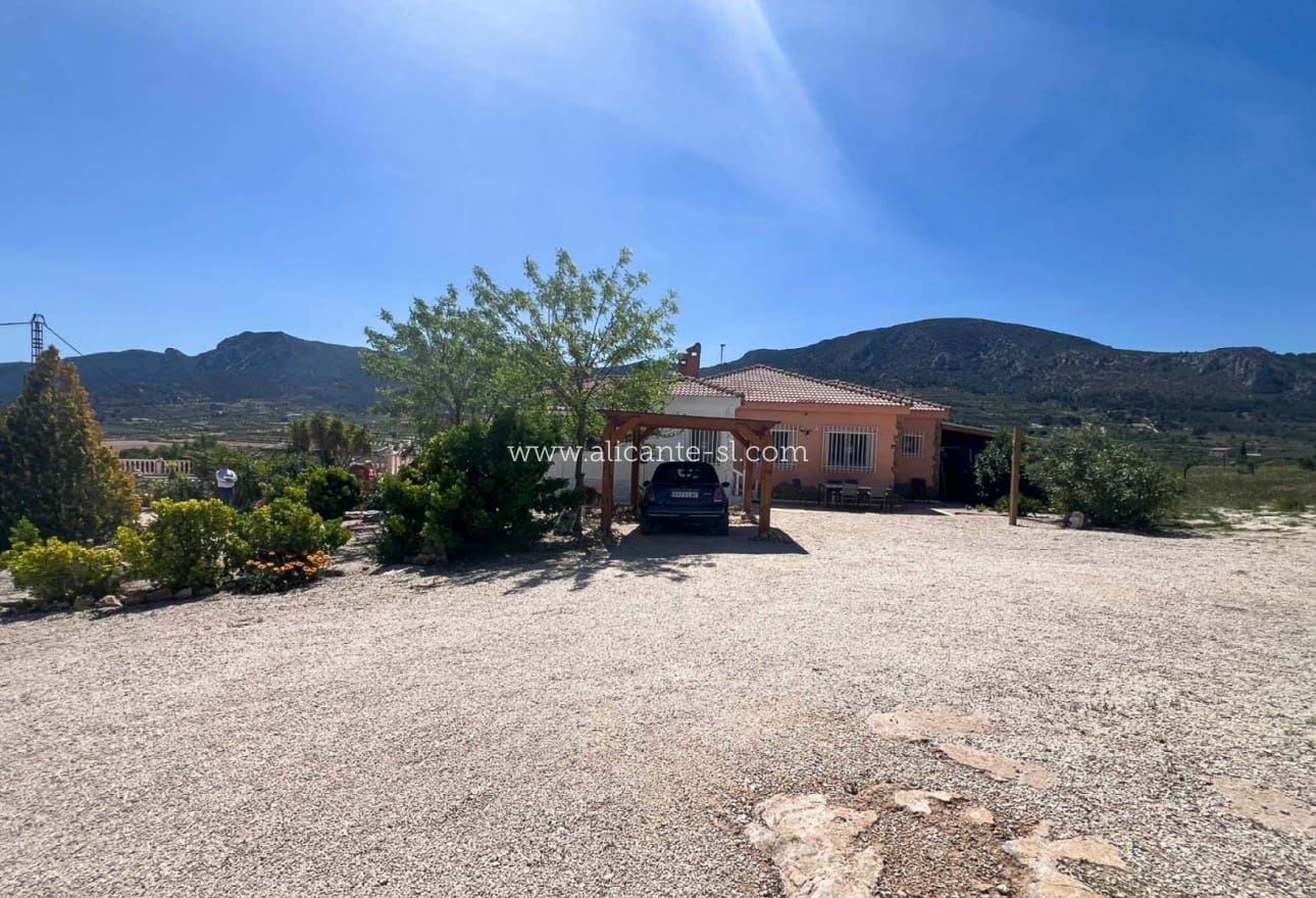 4 bedroom Villa for sale in La Romana with pool - € 369,500 (Ref: 9816400)