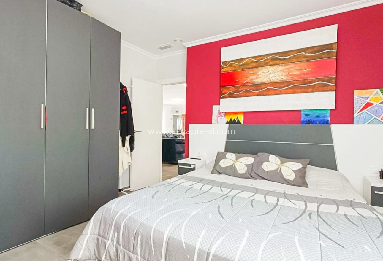 4 bedroom Villa for sale in Pinoso - € 419,950 (Ref: 9819331)