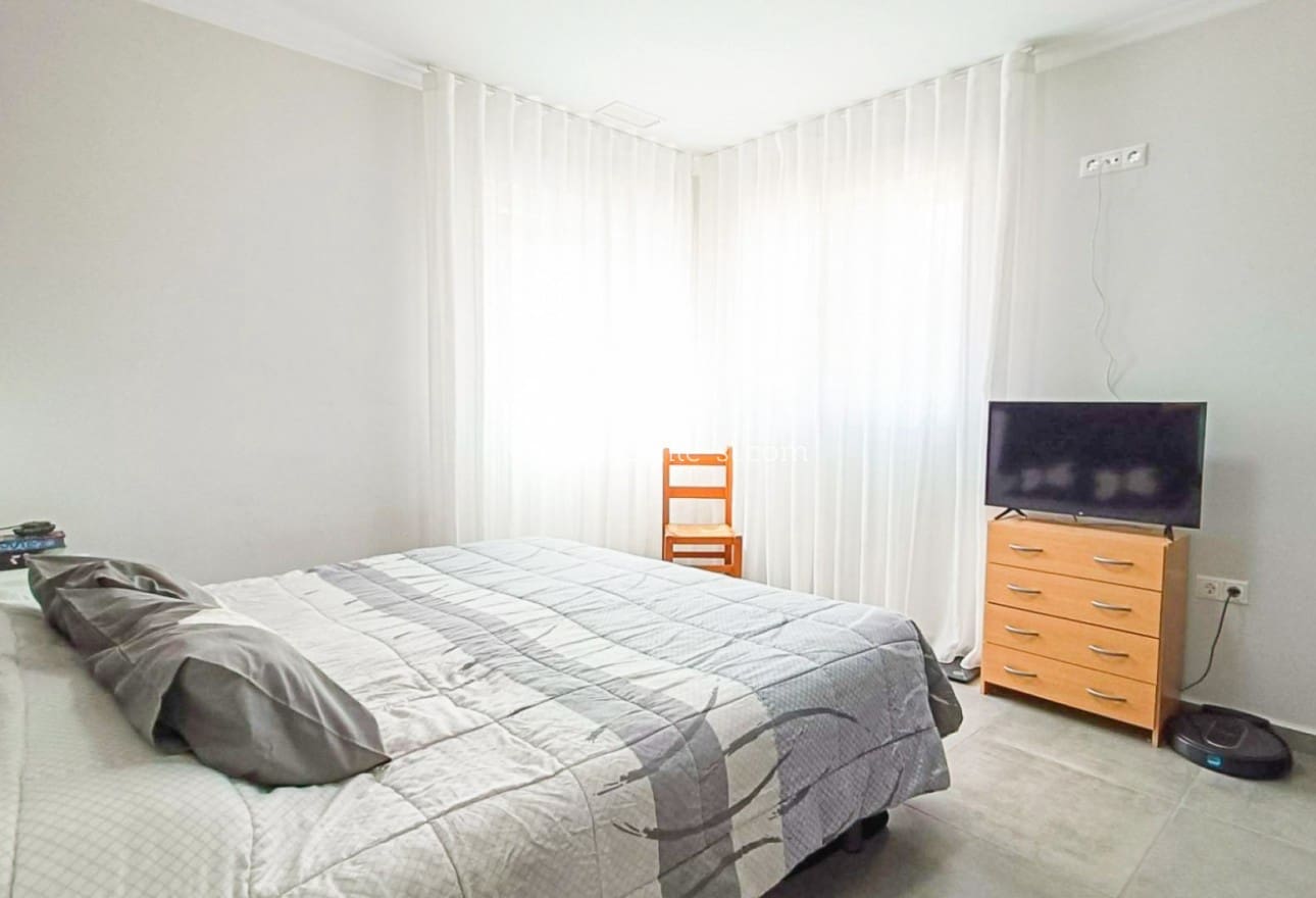 4 bedroom Villa for sale in Pinoso - € 419,950 (Ref: 9819331)