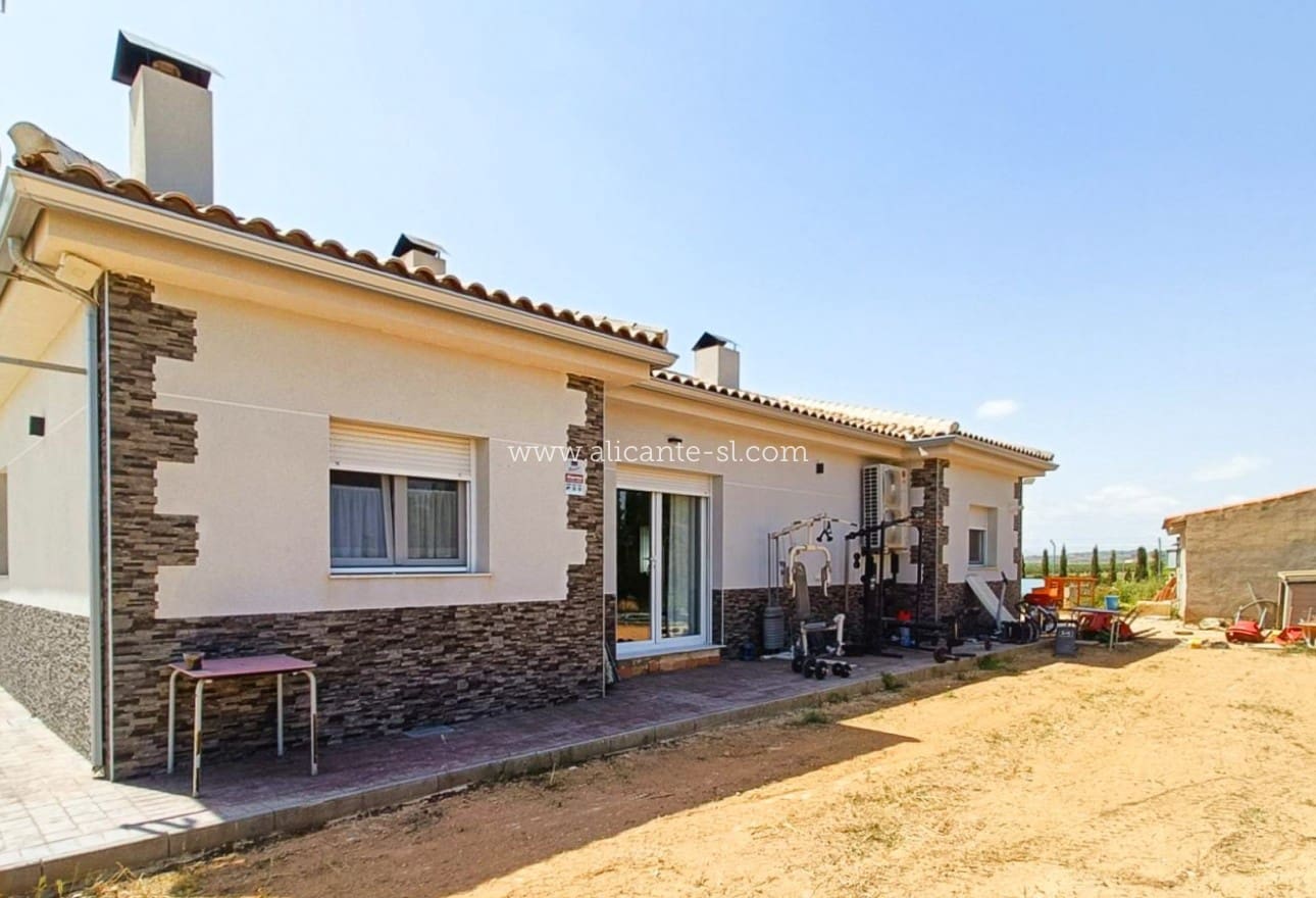 4 bedroom Villa for sale in Pinoso - € 419,950 (Ref: 9819331)