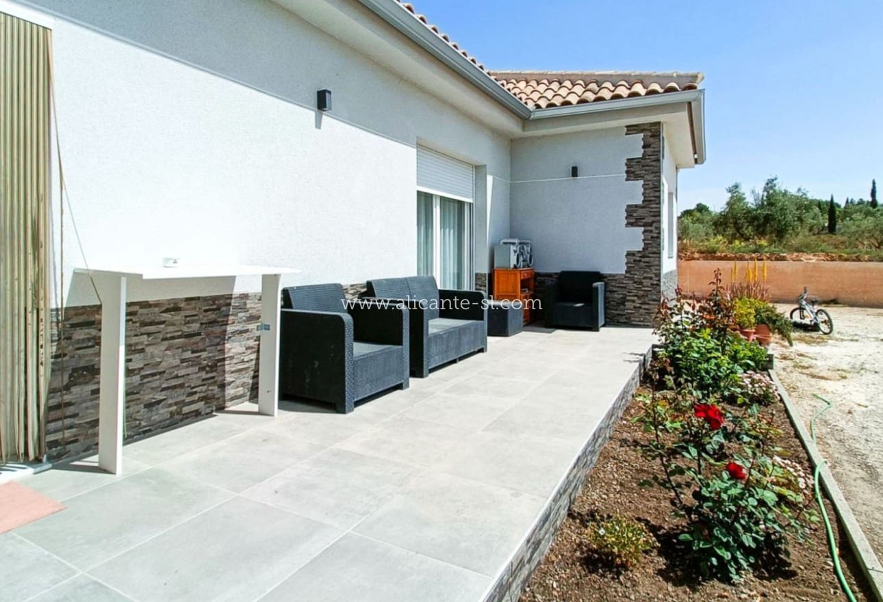 4 bedroom Villa for sale in Pinoso - € 419,950 (Ref: 9819331)