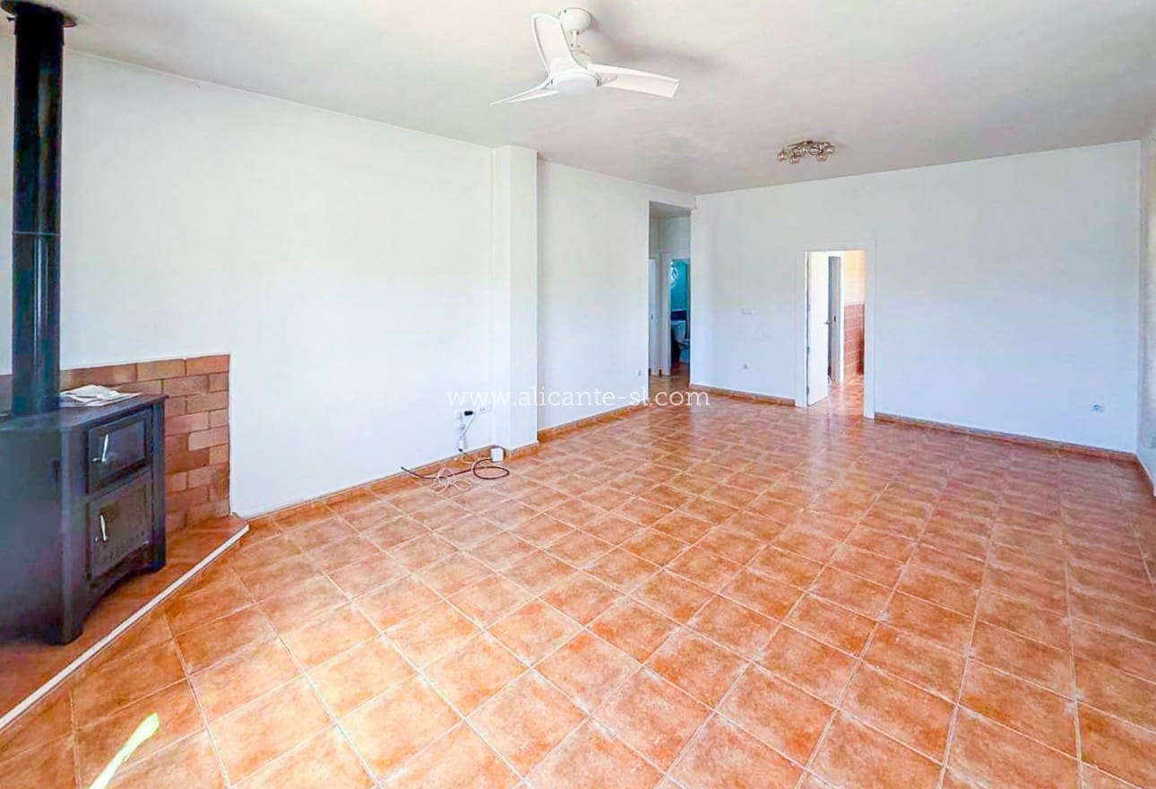3 soveværelse Villa til salg i Pinoso med swimmingpool garage - € 250.000 (Ref: 9823641)