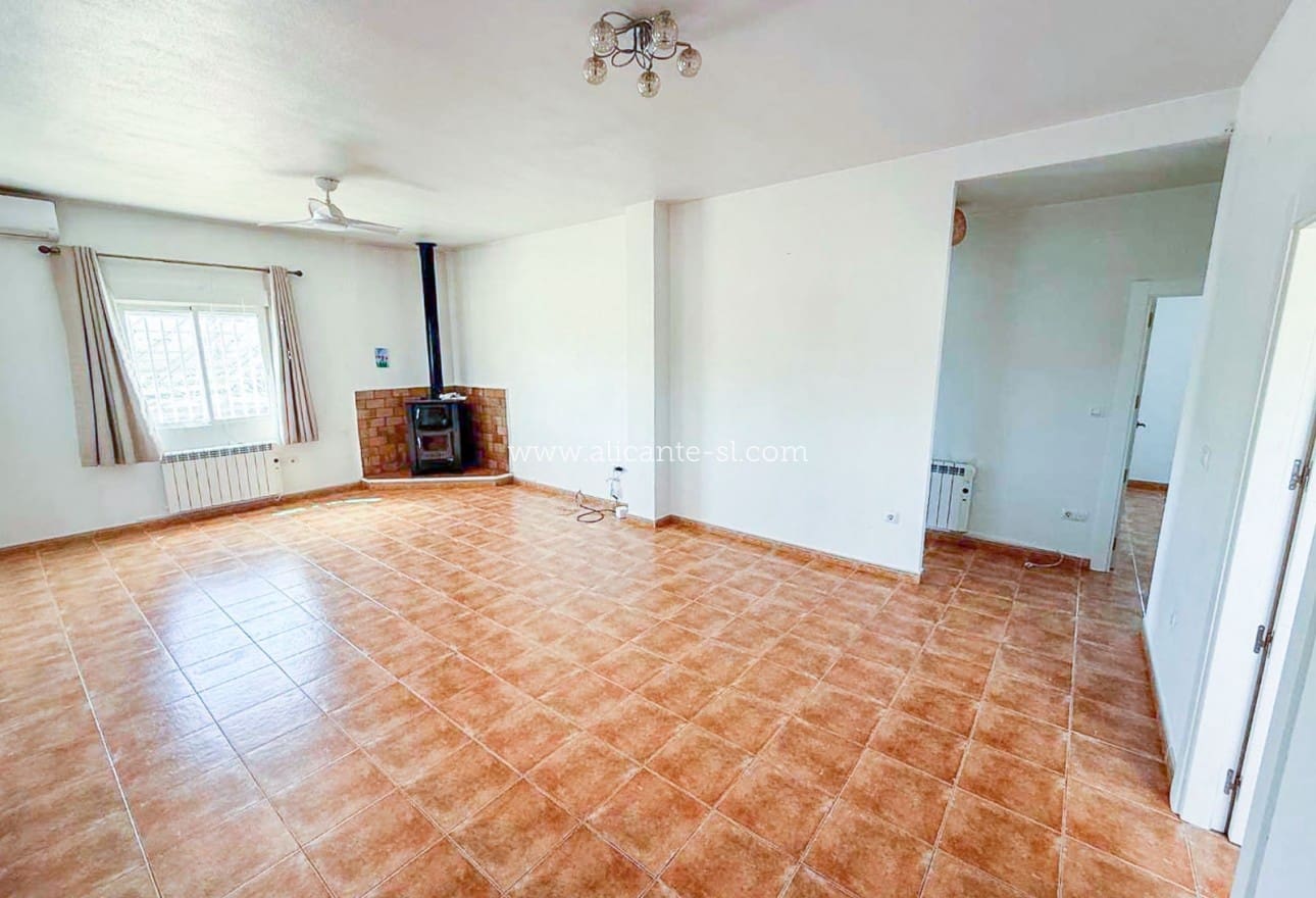 3 soveværelse Villa til salg i Pinoso med swimmingpool garage - € 250.000 (Ref: 9823641)
