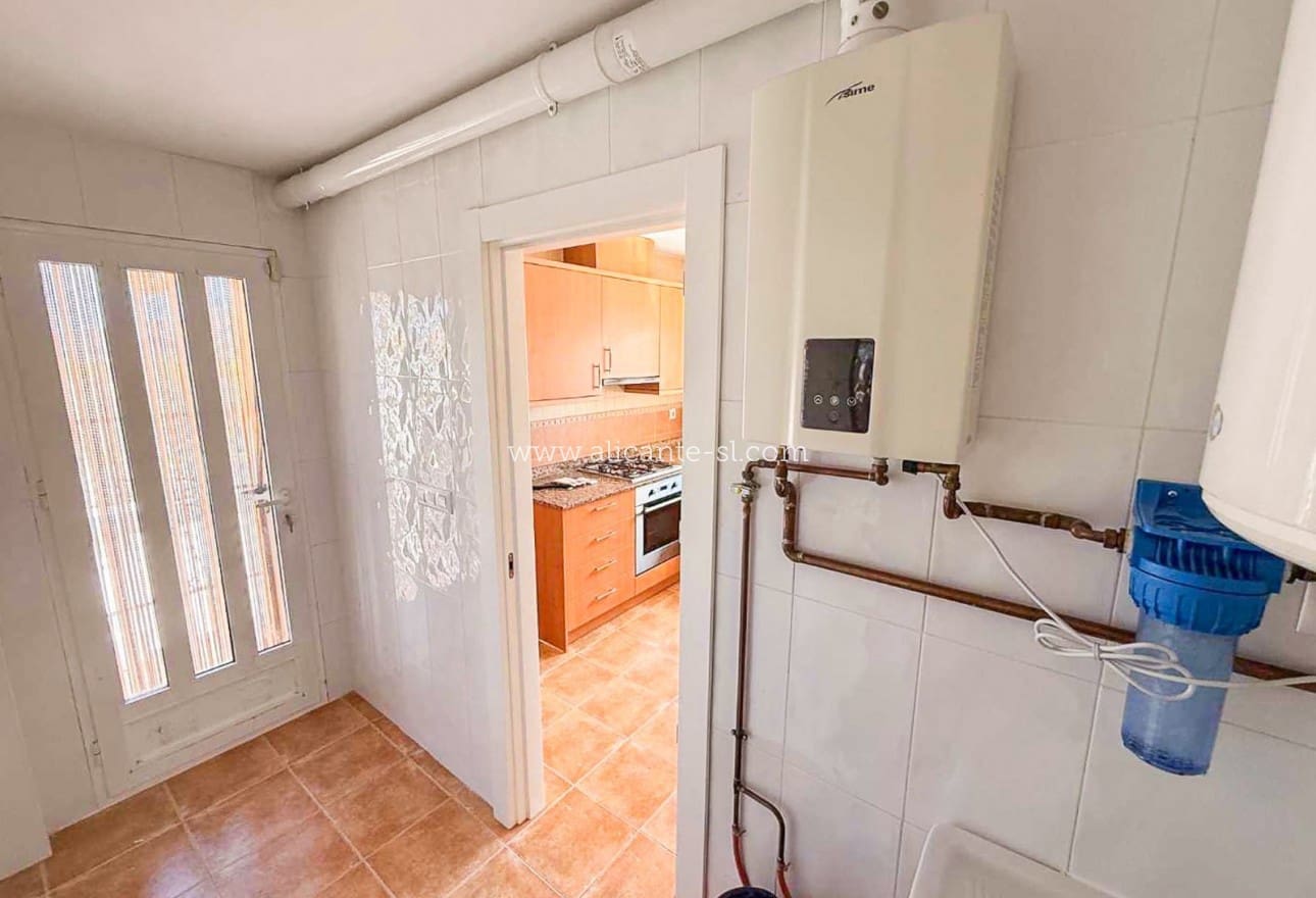 3 soveværelse Villa til salg i Pinoso med swimmingpool garage - € 250.000 (Ref: 9823641)