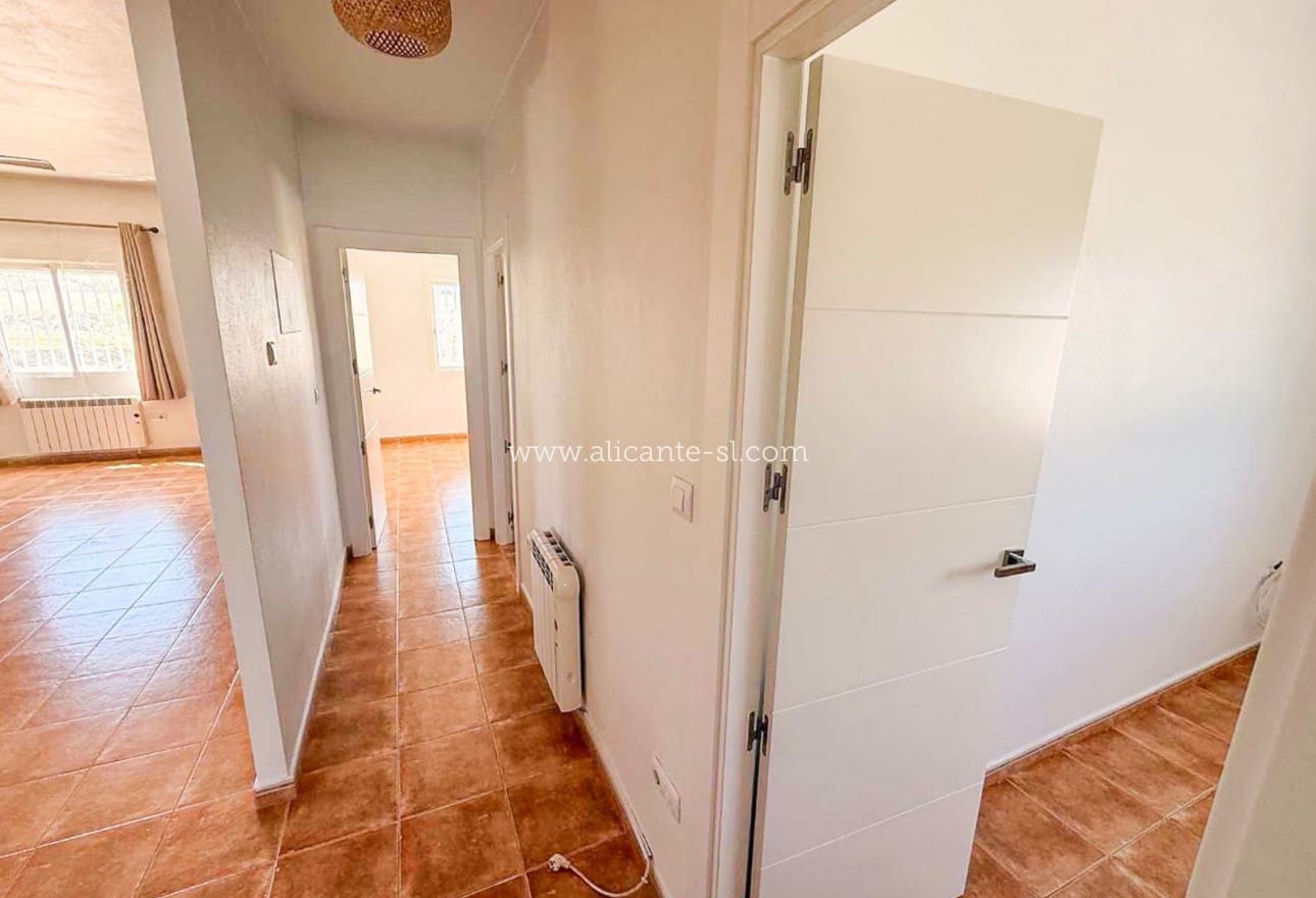 3 soveværelse Villa til salg i Pinoso med swimmingpool garage - € 250.000 (Ref: 9823641)