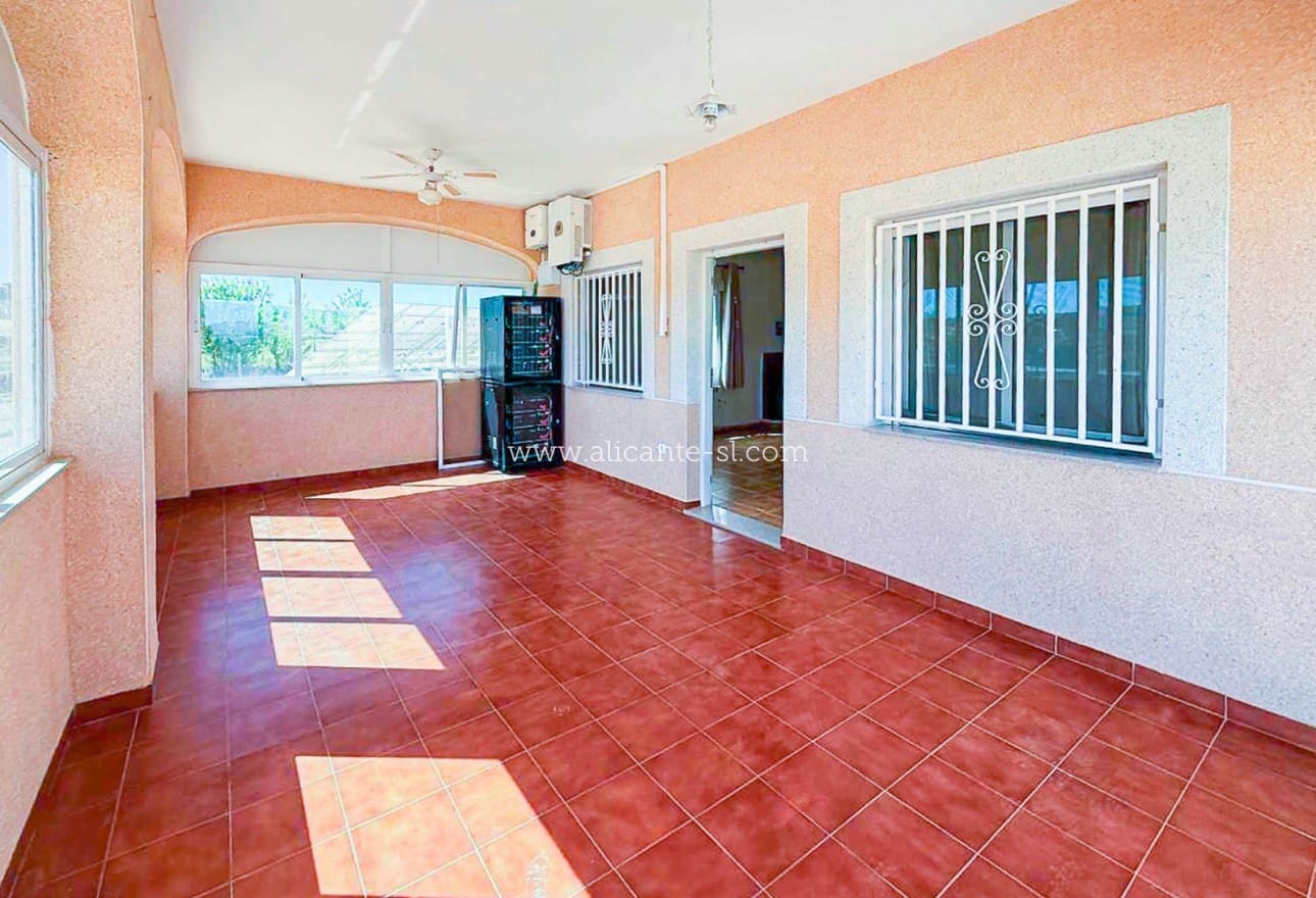 3 soveværelse Villa til salg i Pinoso med swimmingpool garage - € 250.000 (Ref: 9823641)