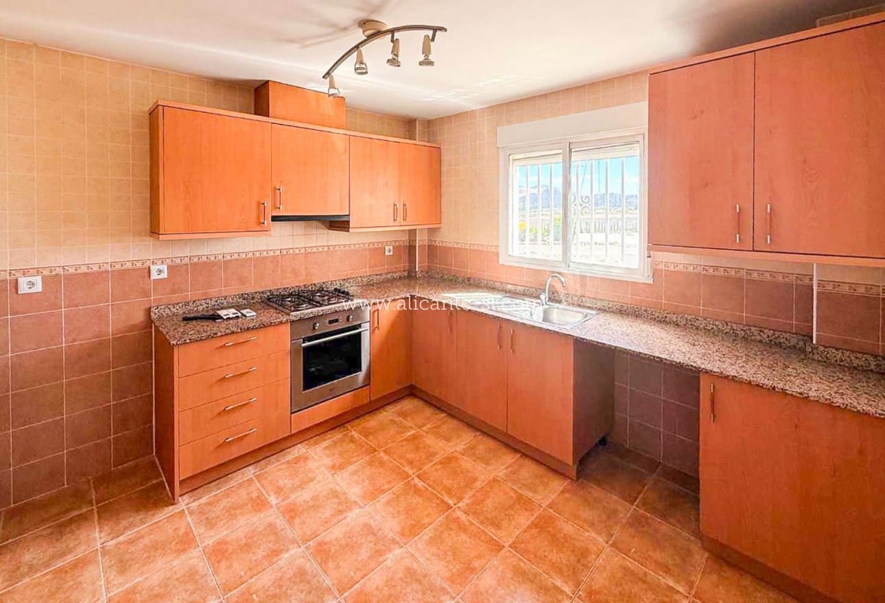 3 soveværelse Villa til salg i Pinoso med swimmingpool garage - € 250.000 (Ref: 9823641)