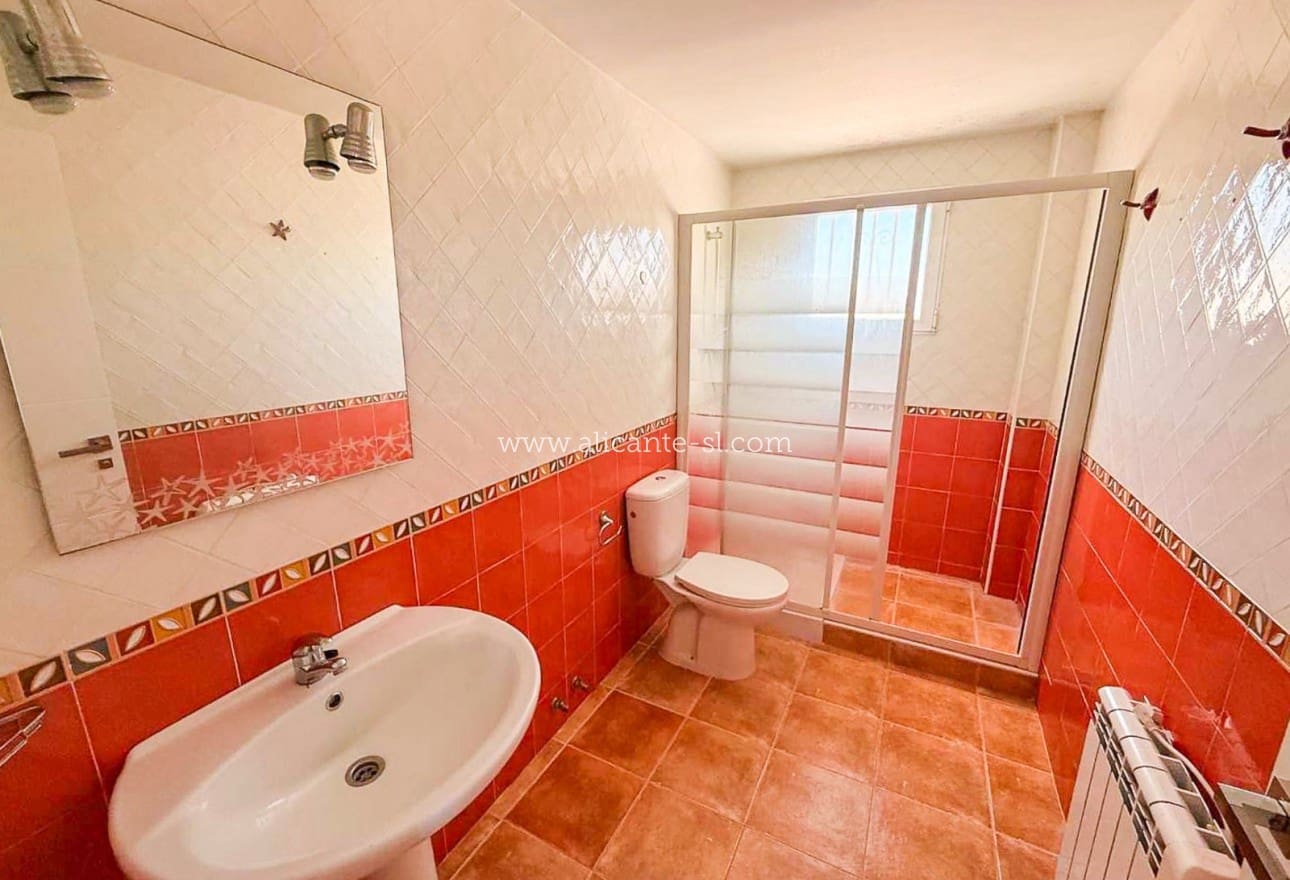 3 soveværelse Villa til salg i Pinoso med swimmingpool garage - € 250.000 (Ref: 9823641)