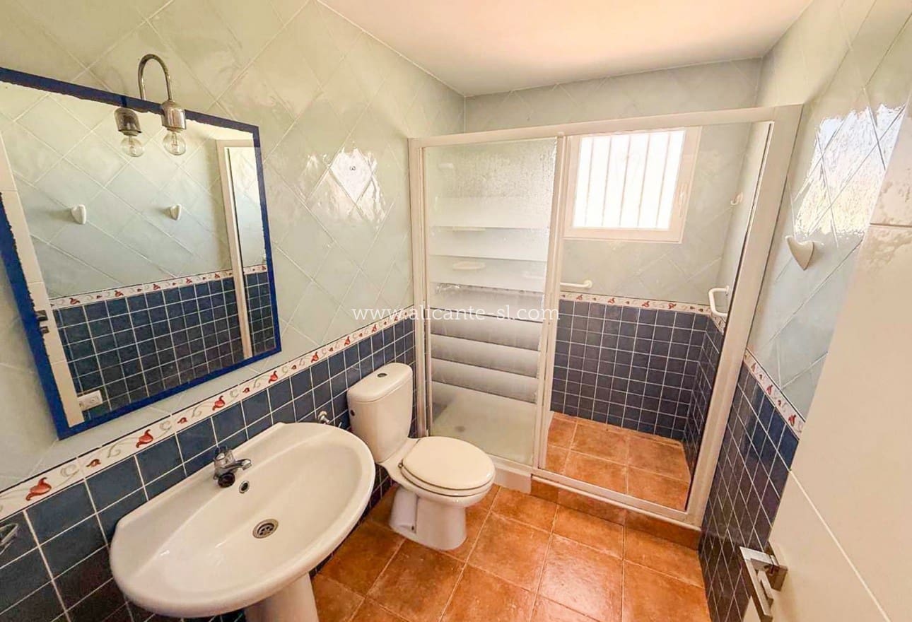 3 soveværelse Villa til salg i Pinoso med swimmingpool garage - € 250.000 (Ref: 9823641)
