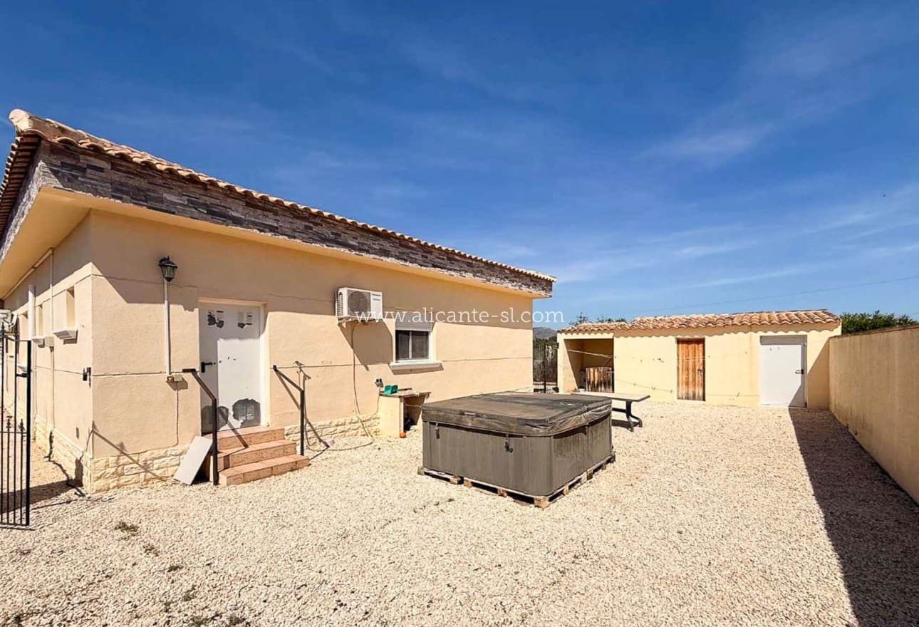 3 bedroom Villa for sale in Macisvenda with pool - € 265,000 (Ref: 9823642)