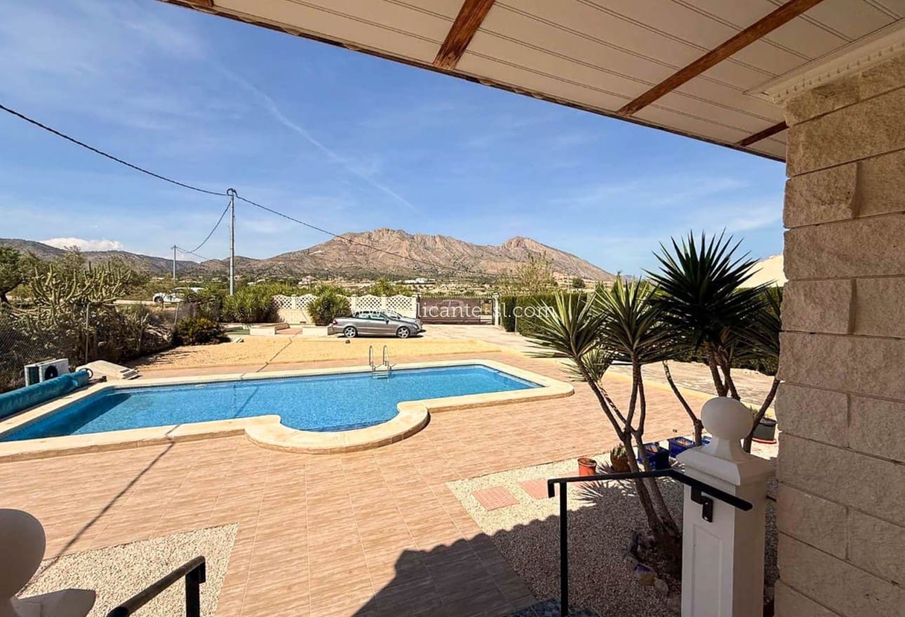 3 bedroom Villa for sale in Macisvenda with pool - € 265,000 (Ref: 9823642)