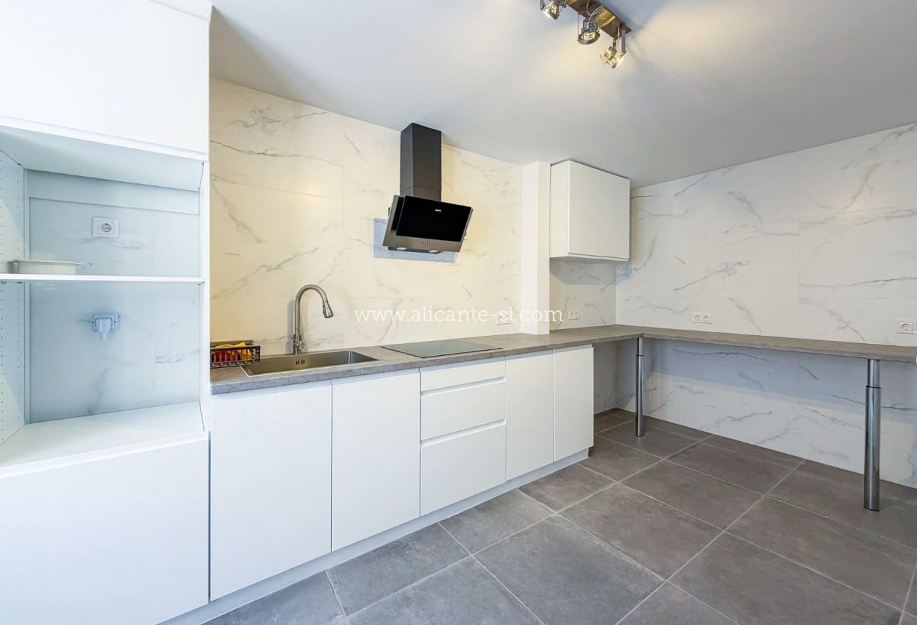 5 soveværelse Byhus til salg i Hondon de las Nieves - € 199.950 (Ref: 9824044)