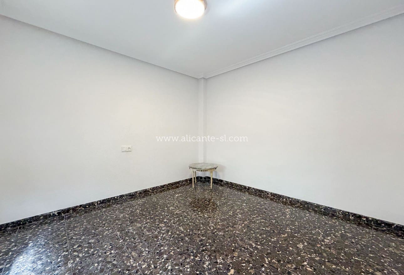 5 soveværelse Byhus til salg i Hondon de las Nieves - € 199.950 (Ref: 9824044)