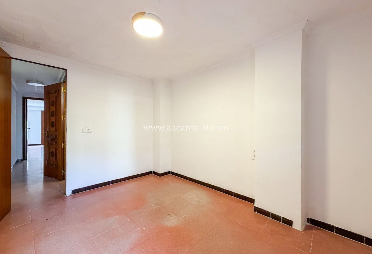 5 soveværelse Byhus til salg i Hondon de las Nieves - € 199.950 (Ref: 9824044)
