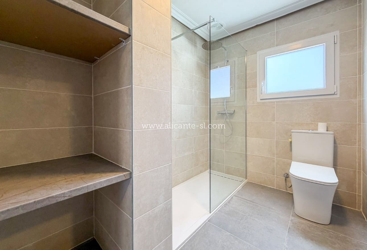 5 soveværelse Byhus til salg i Hondon de las Nieves - € 199.950 (Ref: 9824044)
