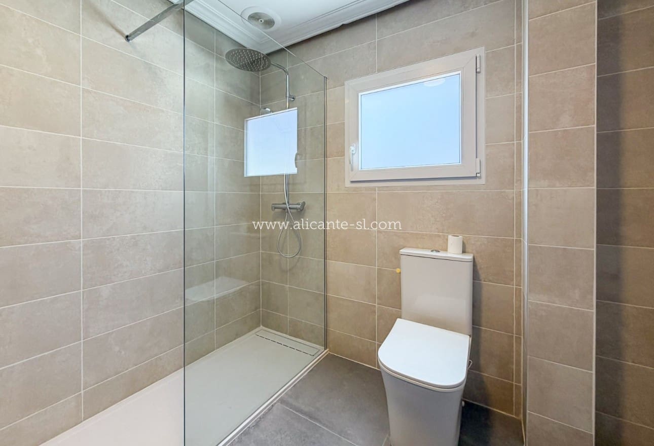 5 soveværelse Byhus til salg i Hondon de las Nieves - € 199.950 (Ref: 9824044)