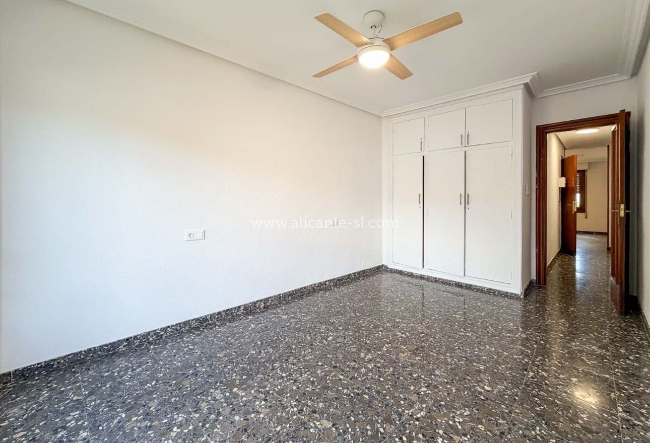 5 soveværelse Byhus til salg i Hondon de las Nieves - € 199.950 (Ref: 9824044)