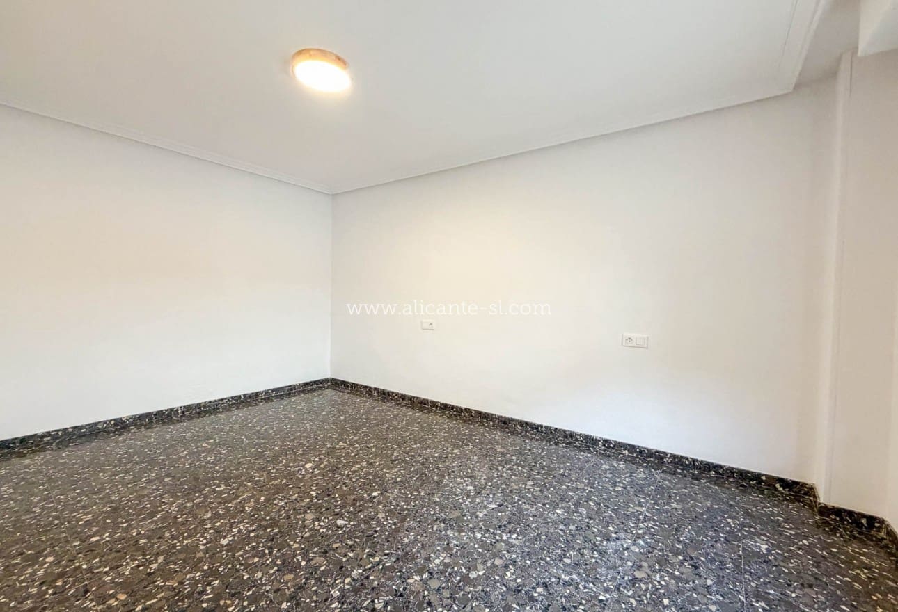 5 soveværelse Byhus til salg i Hondon de las Nieves - € 199.950 (Ref: 9824044)