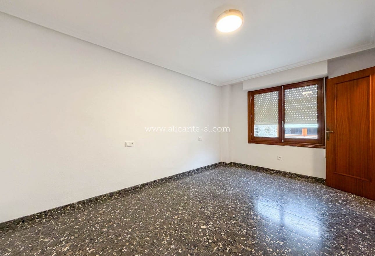 5 soveværelse Byhus til salg i Hondon de las Nieves - € 199.950 (Ref: 9824044)