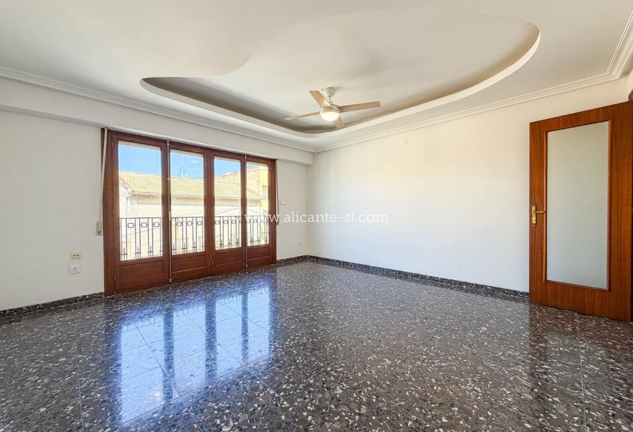 5 soveværelse Byhus til salg i Hondon de las Nieves - € 199.950 (Ref: 9824044)