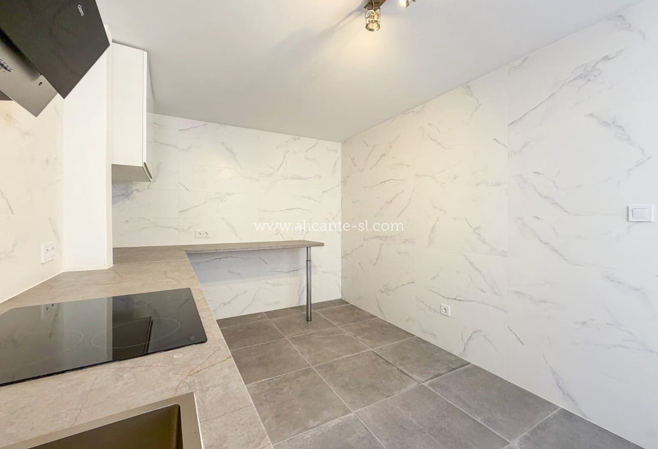 5 soveværelse Byhus til salg i Hondon de las Nieves - € 199.950 (Ref: 9824044)