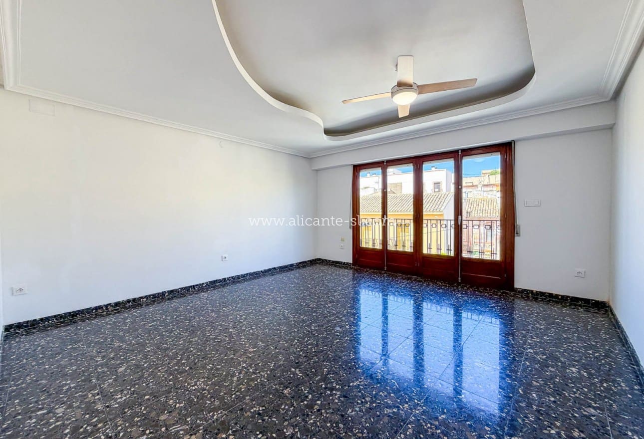 5 soveværelse Byhus til salg i Hondon de las Nieves - € 199.950 (Ref: 9824044)