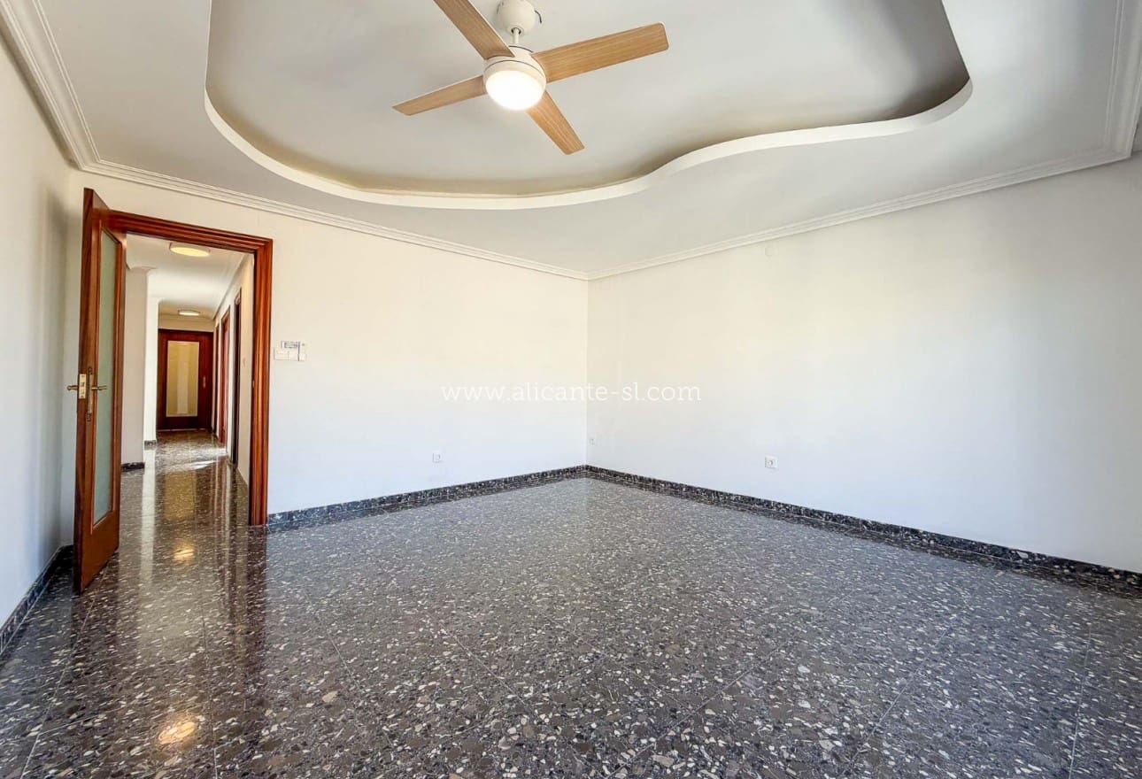 5 soveværelse Byhus til salg i Hondon de las Nieves - € 199.950 (Ref: 9824044)