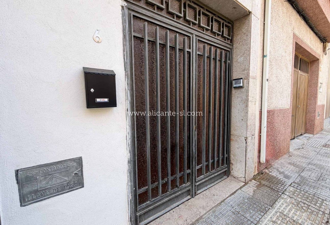 5 soveværelse Byhus til salg i Hondon de las Nieves - € 199.950 (Ref: 9824044)